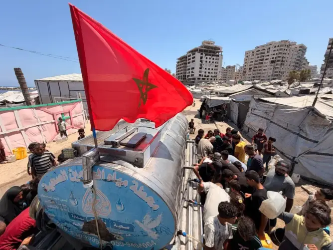 بعد تدمير 725 بئرا.. مبادرة مغربية تواصل إيصال المياه إلى عطشى غزة وسط نداءات لتكثيف الدعم