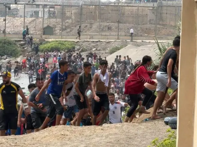 سوسيولوجي: الفقر ليس المحرك الوحيد للهجرة.. والأزمة في غياب “الأمل الجماعي” (حوار)