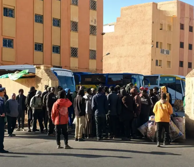 بعد توقيفهم بالشمال.. أربع حافلات تقل مئات “الحراكة” إلى الرشيدية