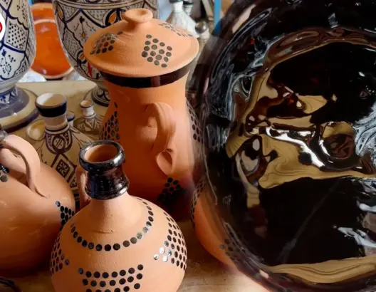 حظر “القطران” يسبب خسائر لصناع الفخار