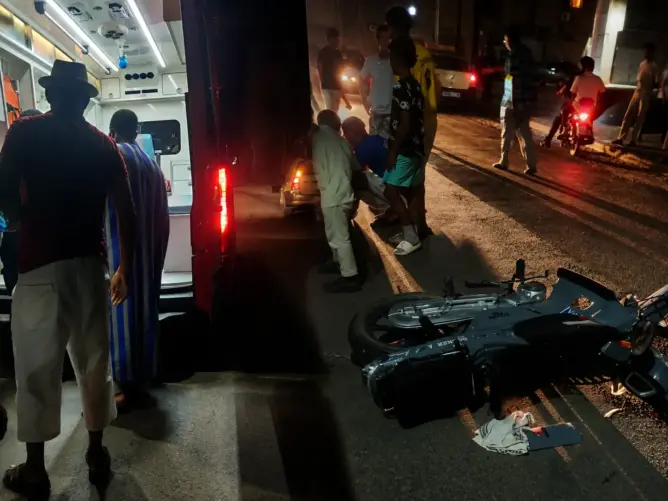 انقلاب دراجة نارية بترميكت يرسل شابا في حالة حرجة إلى مستعجلات ورزازات