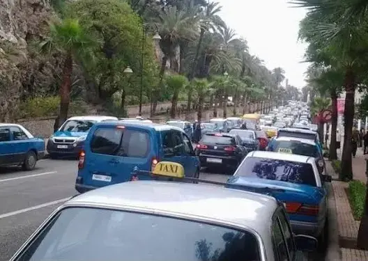 إدانة سائقي “طاكسيات” بتهمة المساعدة على الهجرة تفجر جدلا واسعا بتطوان ونقابات تهدد بالاحتجاج