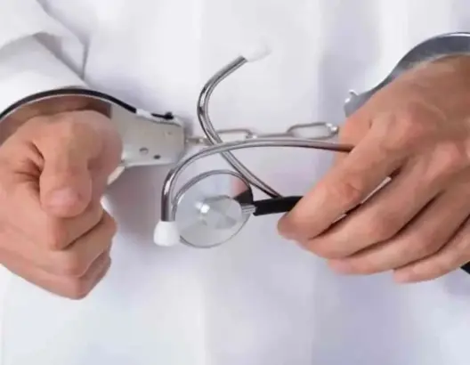 شهادة طبية مقابل 50 درهما.. توقيف طبيب بالجديدة متلبسا برشوة