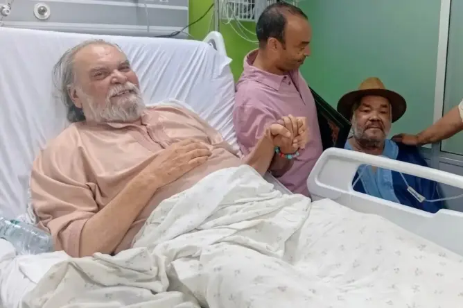 وعكة صحية مفاجئة تنقل وجه الدراما العربية محمد مفتاح إلى المستشفى بالبيضاء
