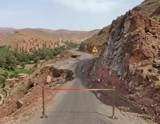 بعد أسابيع من تدشينه.. سيول “واد تاورة” تعزل الساكنة وتثير تساؤلات حول جودة الطريق