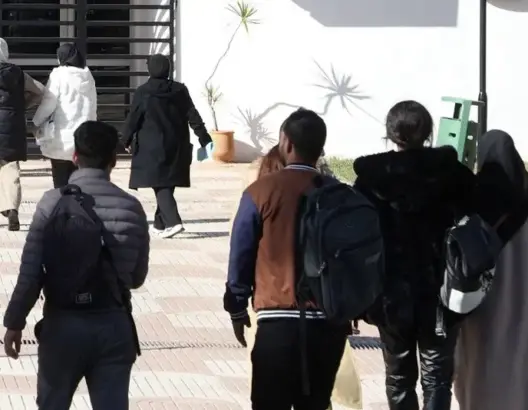 رفضا لـ”تسليع” الجامعة العمومية.. الموظفون والأجراء يشهرون سلاح الاحتجاج ضد “رسوم التوقيت الميسر”