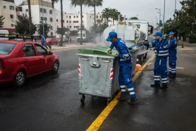 نفايات البيضاء تشعل حربا انتخابية مبكرة.. منتخبون يصورون اجتماعات مغلقة ويفتحون ملف النظافة