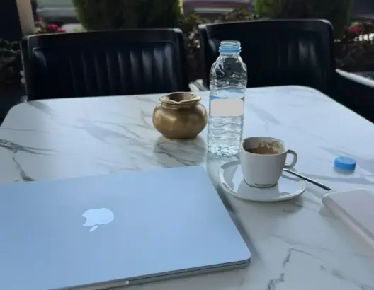 منع استعمال الحاسوب داخل مقهى بـ”كابو نيكرو” يثير استياء زبناء