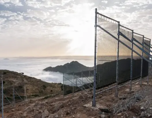 بوتمزكيدة.. جبل مغربي يحول ضباب الأطلسي إلى عشرات آلاف اللترات من الماء