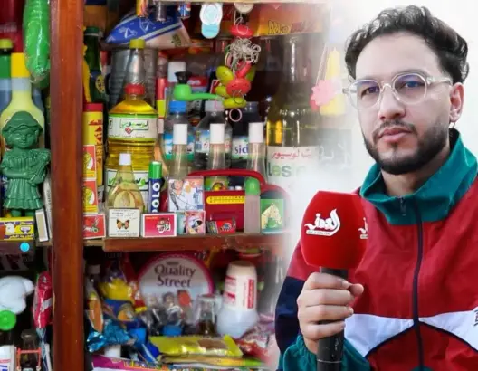 يوثق ذاكرة المغاربة بأندر مقتنيات الزمن الجميل.. شاب يحيي ألعابا ومنتجات اختفت منذ السبعينيات (فيديو)