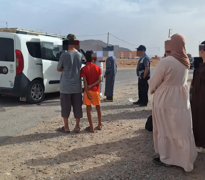 طوابير تحت الشمس.. سكان إزناكن بورزازات يواجهون “أزمة نقل خانقة” نحو تازناخت