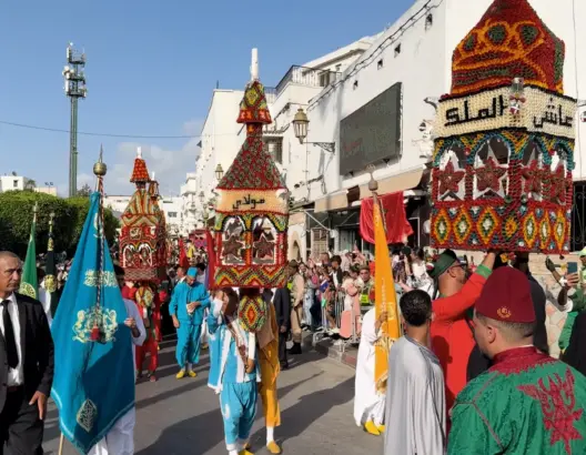 موكب الشموع بسلا.. حضور جماهيري كبير وأجواء استثنائية