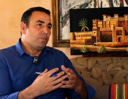 آيت سعيد: تهميش الفنان مرآة لتهميش “أسامر”.. والفن لا يمكن أن يستمر بالمجان (فيديو)
