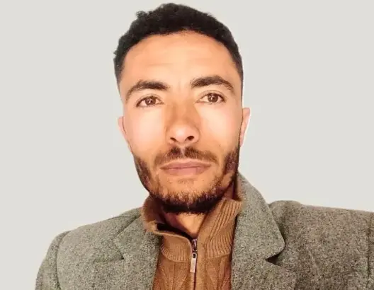 خطيب جمعة أم شحّاذ متكسّب تحت الطلب؟