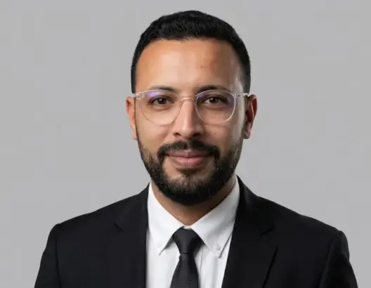 صورة الكاتب عبدالله الحسيني