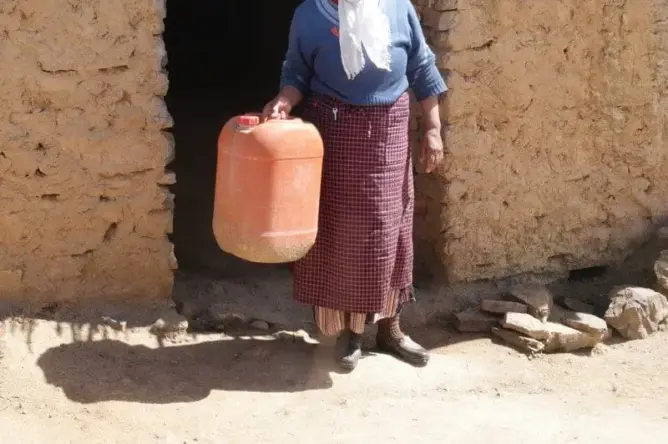 بعد سنوات من العطش.. ساكنة دوار أولاد الكرن ضواحي مراكش تجدد مطالبها بالربط بالماء الصالح للشرب