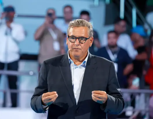 أخنوش يدافع عن الطالبي العلمي: الأحزاب تناقش الحقائب والملك يحسم في الأسماء