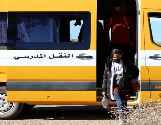 “النقل المدرسي للبنات فقط” يشعل الجدل بالويدان.. تلميذات يستفدن وذكور يواجهون الطريق يوميا