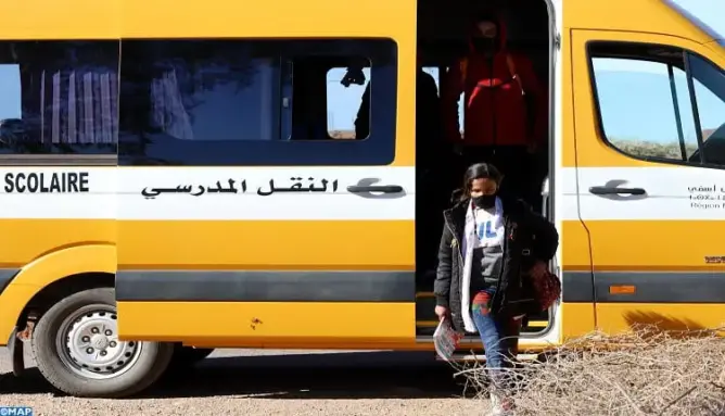 “النقل المدرسي للبنات فقط” يشعل الجدل بالويدان.. تلميذات يستفدن وذكور يواجهون الطريق يوميا