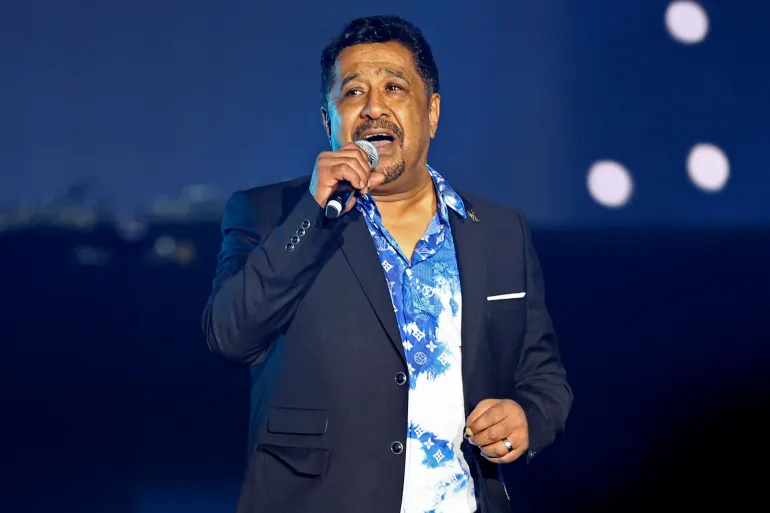بعد حملة تخوين في الجزائر.. الشاب خالد يحذف صور حفل الرباط ويوضح: لن أكون يوما ضد بلدي بعد حملة تخوين في الجزائر.. الشاب خالد يحذف صور حفل الرباط ويوضح: لن أكون يوما ضد بلدي