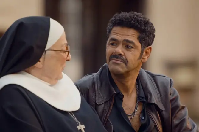 “سقط من السماء” يكسر المقاطعة الافتراضية.. جمال الدبوز يصمد للأسبوع الثالث بالقاعات المغربية