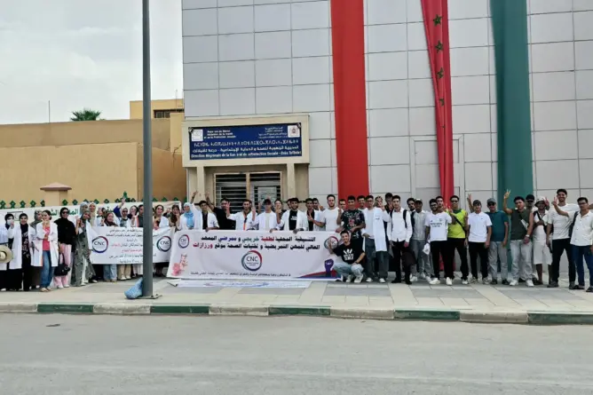 “عطالة الممرضين في زمن الخصاص”.. خريجو معاهد التمريض يحتجون بالراشيدية (صور)