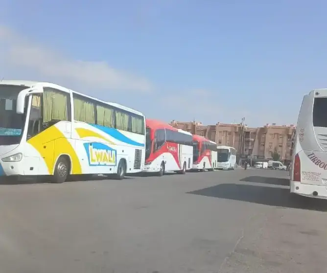 ساكنة زهور تاركة تشتكي تحويل حيها إلى "مرآب عشوائي" لحافلات المسافرين بمراكش