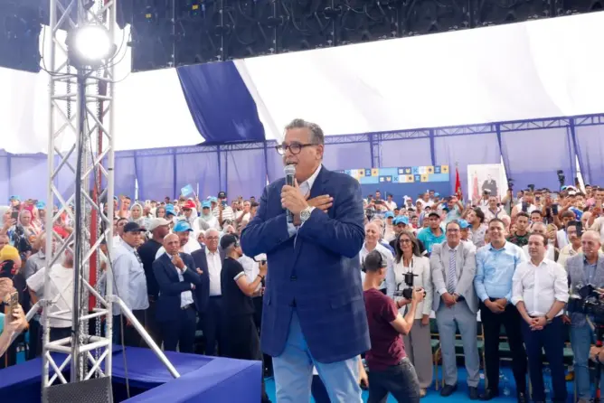 أخنوش من جرف الملحة: الأحرار سيواصل الدفاع عن “الضعفاء”.. وصون حقوق العمال الموسميين