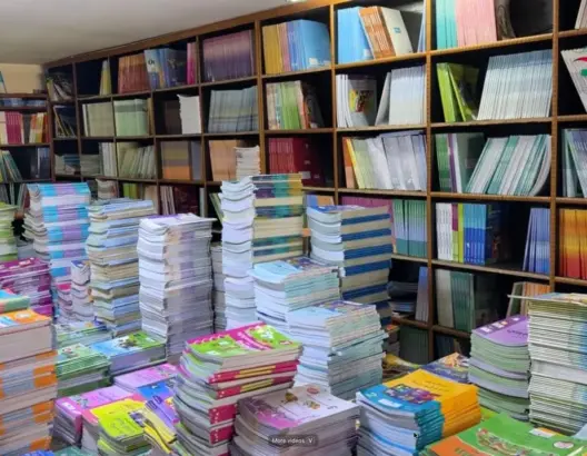 “هامش ربح هزيل وسوق سوداء”.. اختلالات التوزيع وغلاء الكتب الخصوصية تثير غضب الكتبيين (فيديو)