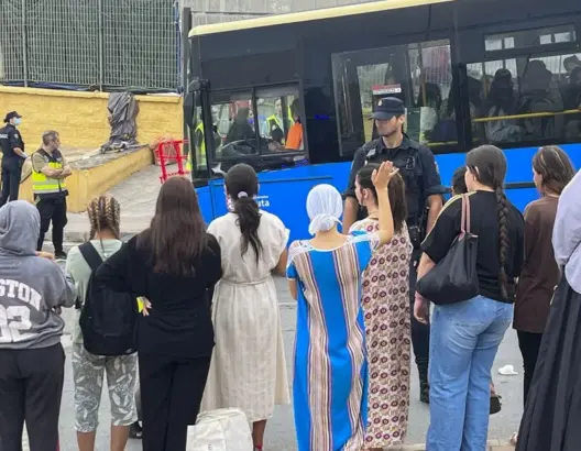 قبل زيارة الملك فيليبي .. الشرطة الإسبانية تخلي مخيما للمهاجرين المغاربة بسبتة