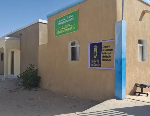 جدل بنواذيبو إثر توجيه اتهامات للعمدة بالركوب السياسي على مشروع روض أطفال بتمويل إسباني