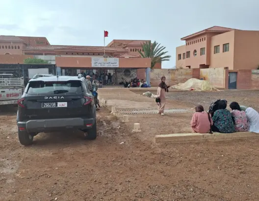 إزناكن تستقبل الموسم الدراسي بمعاناة جديدة.. تلاميذ حائرون بين إلزامية الحضور وغياب النقل والإيواء (صور)