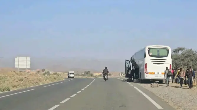 قلق في مزكيطة وتفركالت بزاكورة بعد نقل مهاجرين من إفريقيا جنوب الصحراء إلى المنطقة