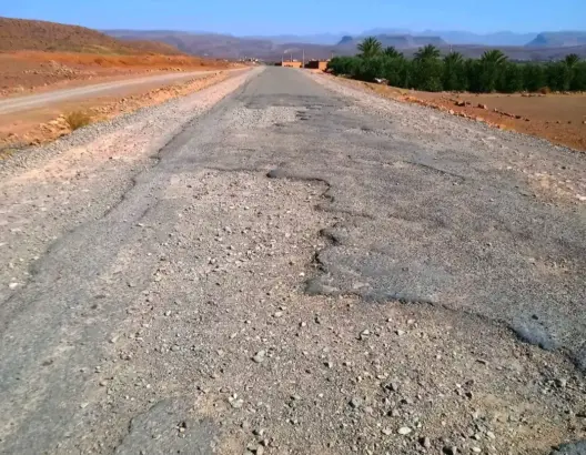 “سنعود إلى البغال”.. تدهور طريق يخدم 12 دوارا يفجر غضب ساكنة بزاكورة