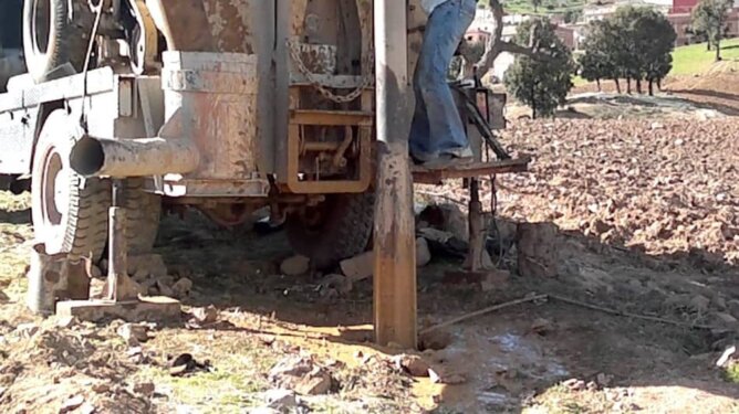 الدرك يحجز آلة لحفر بئر بأولاد حسون