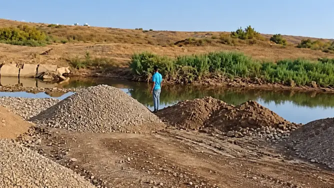 واد تانسيفت يعزل سكان سيدي شيكر عن الخدمات وسط مطالب بتدخل السلطات