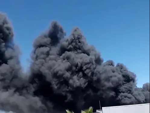اندلاع حريق في مصنعين بالمنطقة الصناعية TAC 1 بالفحص أنجرة