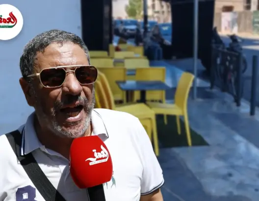 بين فوضى المقاهي وعشوائية المحلات