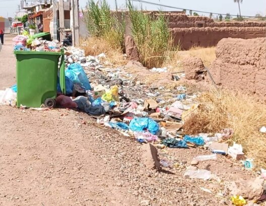 الأزبال تحاصر أحد مداخل مراكش بجماعة "أولاد حسون"