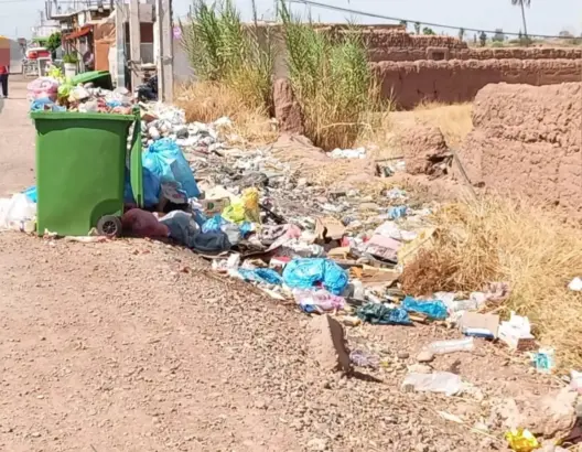 الأزبال تحاصر أحد مداخل مراكش بجماعة "أولاد حسون"