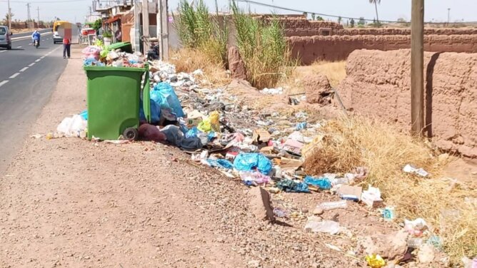 الأزبال تحاصر أحد مداخل مراكش بجماعة "أولاد حسون"
