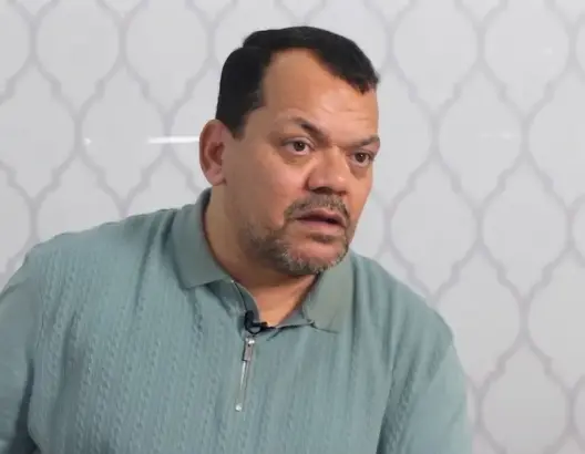 “حاكم لازون”.. محمد ظهرا يسخر من هيمنة المال على الانتخابات ونظرة المجتمع للإعاقة
