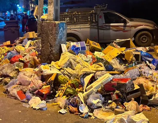 “الأزبال” تدخل معركة الانتخابات بطنجة.. السلطات تحقق بشأن تحريض عمال النظافة على وقف مهامهم