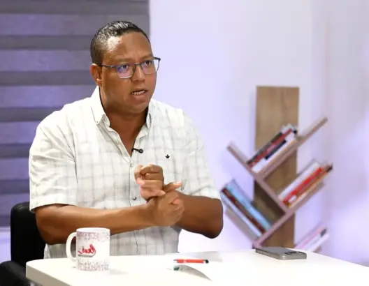 لغروس لـ”فرانس 24″: المغاربة لم تعد تغريهم الوعود.. وحكومة المنصوري مطالبة بإنصاف مغرب الهامش