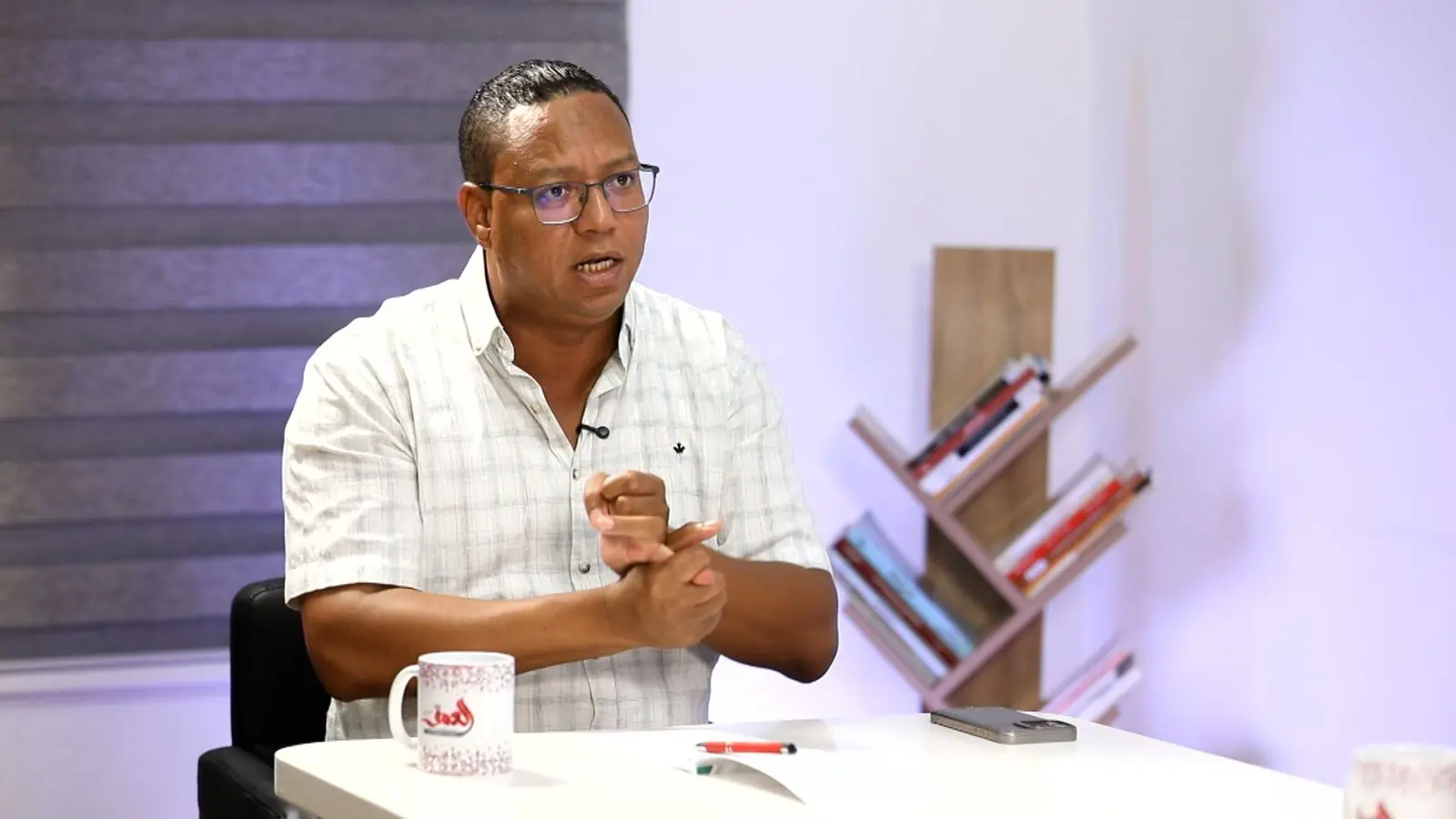 لغروس لـ”فرانس 24″: المغاربة لم تعد تغريهم الوعود.. وحكومة المنصوري مطالبة بإنصاف مغرب الهامش