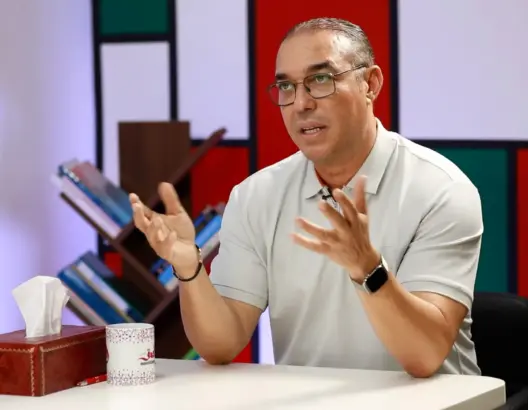 أوزين يكشف لـ”العمق” تفاصيل “التجسس” على هاتفه.. ويشيد بتحرك النيابة العامة