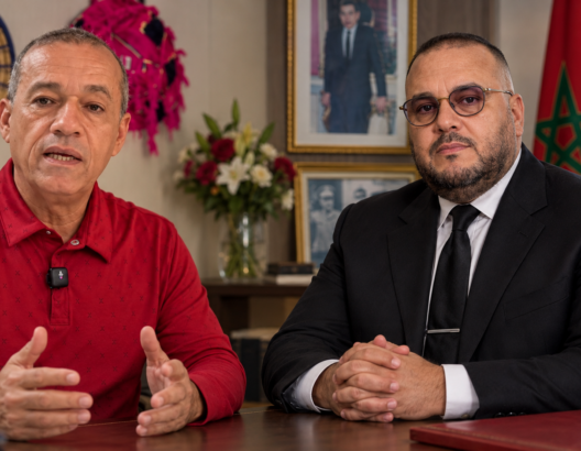رضا الطاوجني ومهدي حجاوي في صورة مركبة على خلفية مكتب