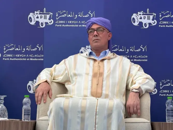 لقجع من التكنوقراط إلى السياسة.. هل يمارس “مهندس الميزانية” معارضة الأمتار الأخيرة؟