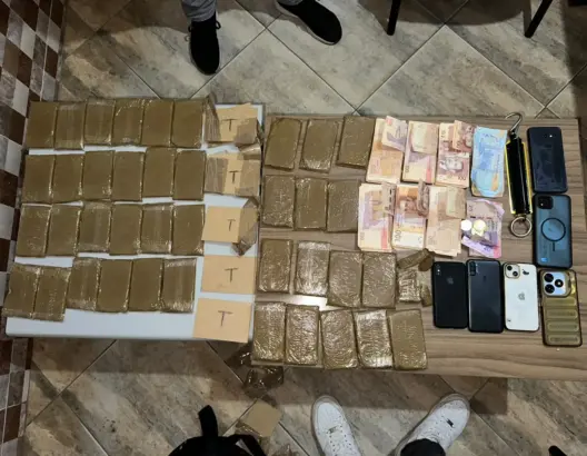 أمن سلا يوقف 10 أشخاص ويحجز كمية من مخدر الشيرا و31 ألف درهم