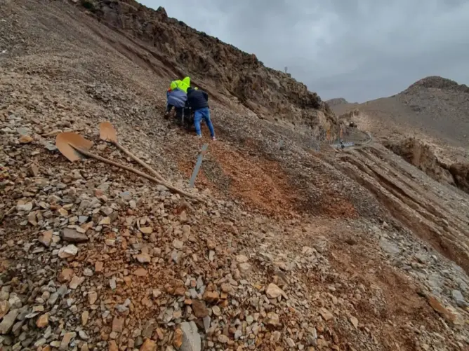 السيول تقطع الطريق بين قلعة مكونة وأوزيغمت وتعمق عُزلة دواوير إيغيل نومكون (صور)